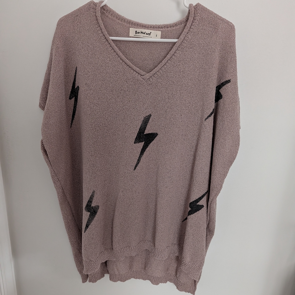 Three Bird Nest Dusty Mauve V-Neck Sweater with Black Lightning Motif